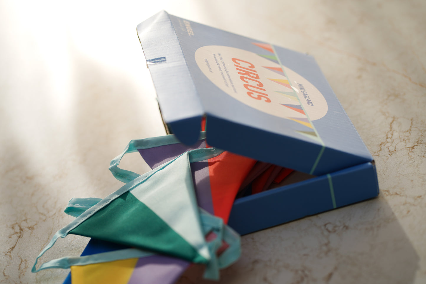 Engel - Garland Circus