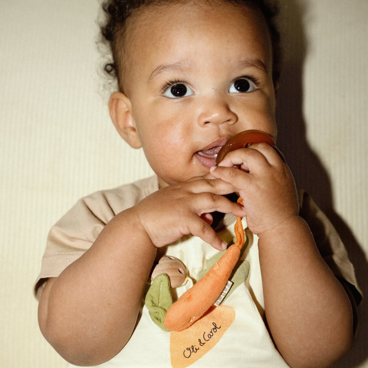 Oli & Carol - Cathy the Carrot Pacifier Clip