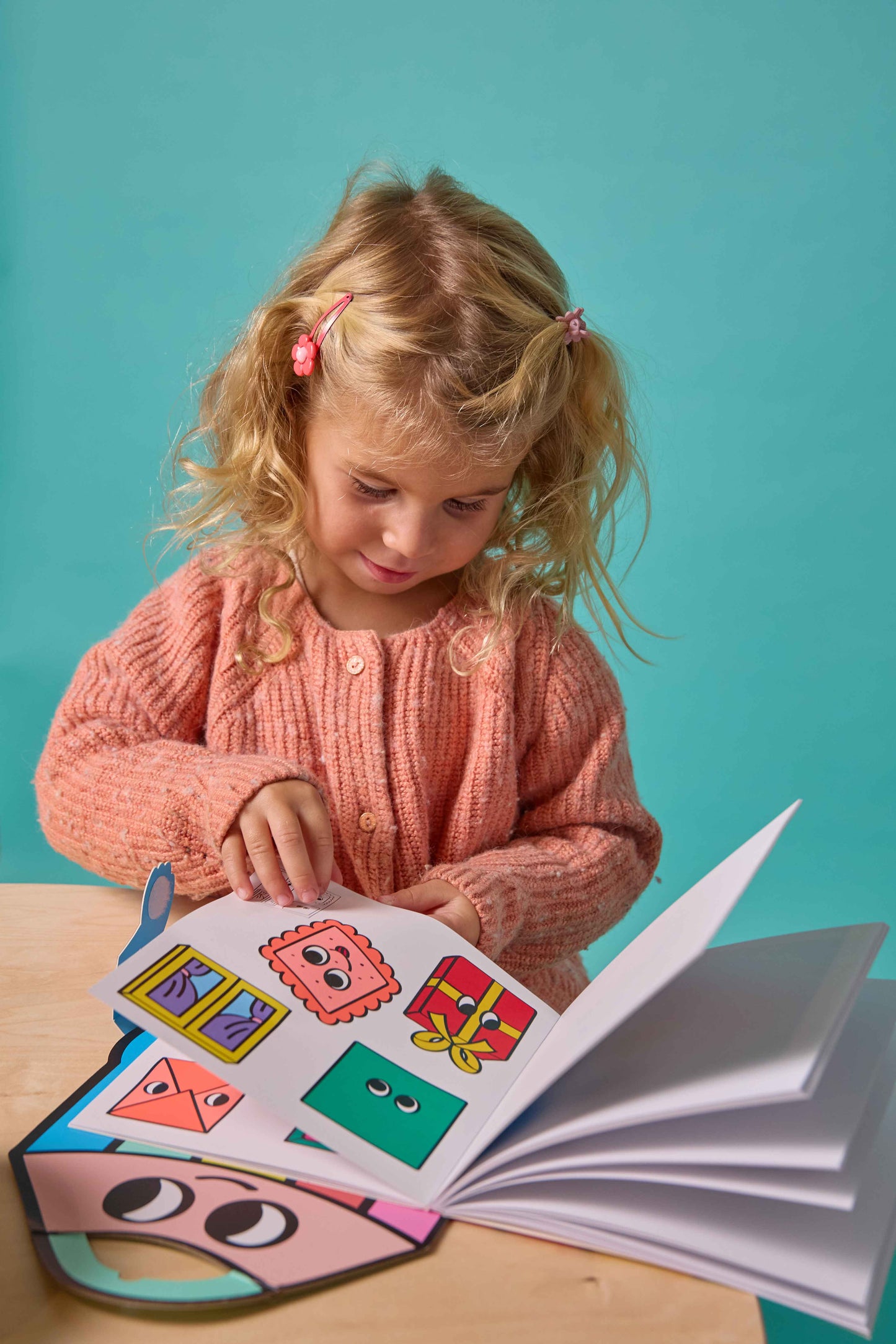 Omy - Montessori Stickers Book Geometric Shapes