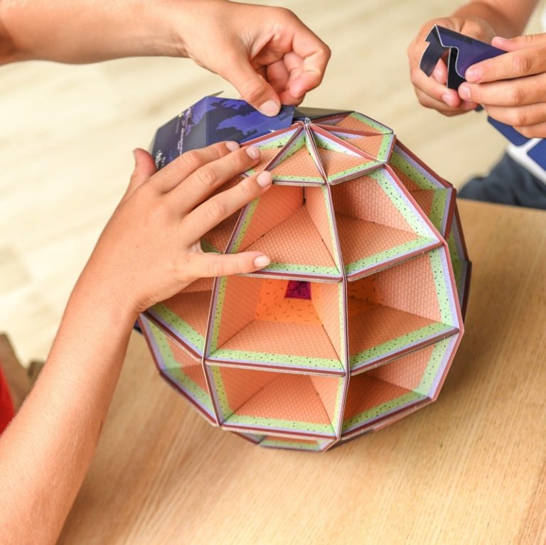 Poppik - Globe 3D at Night Phosphorescent