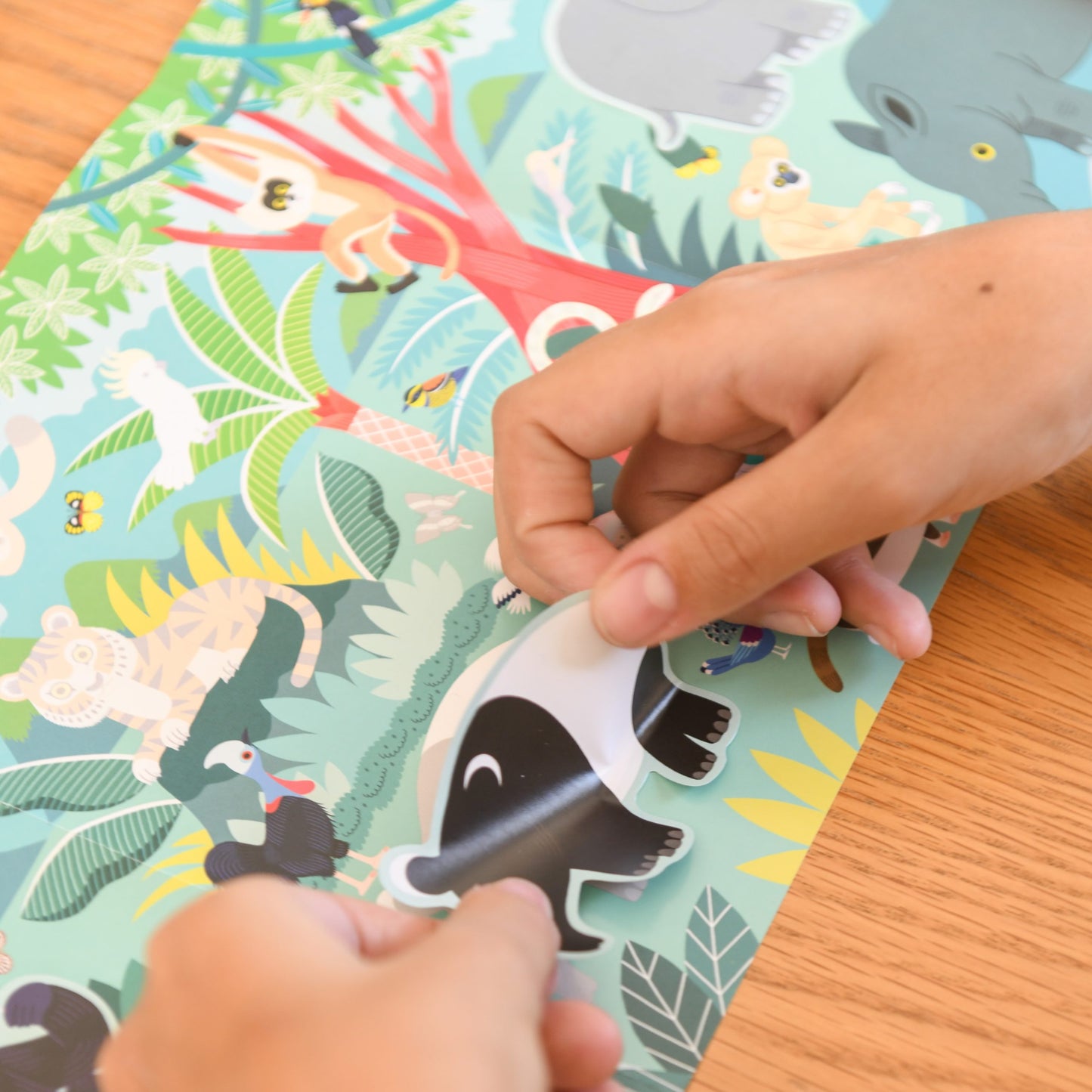 Poppik - Sticker Box Wild Animals