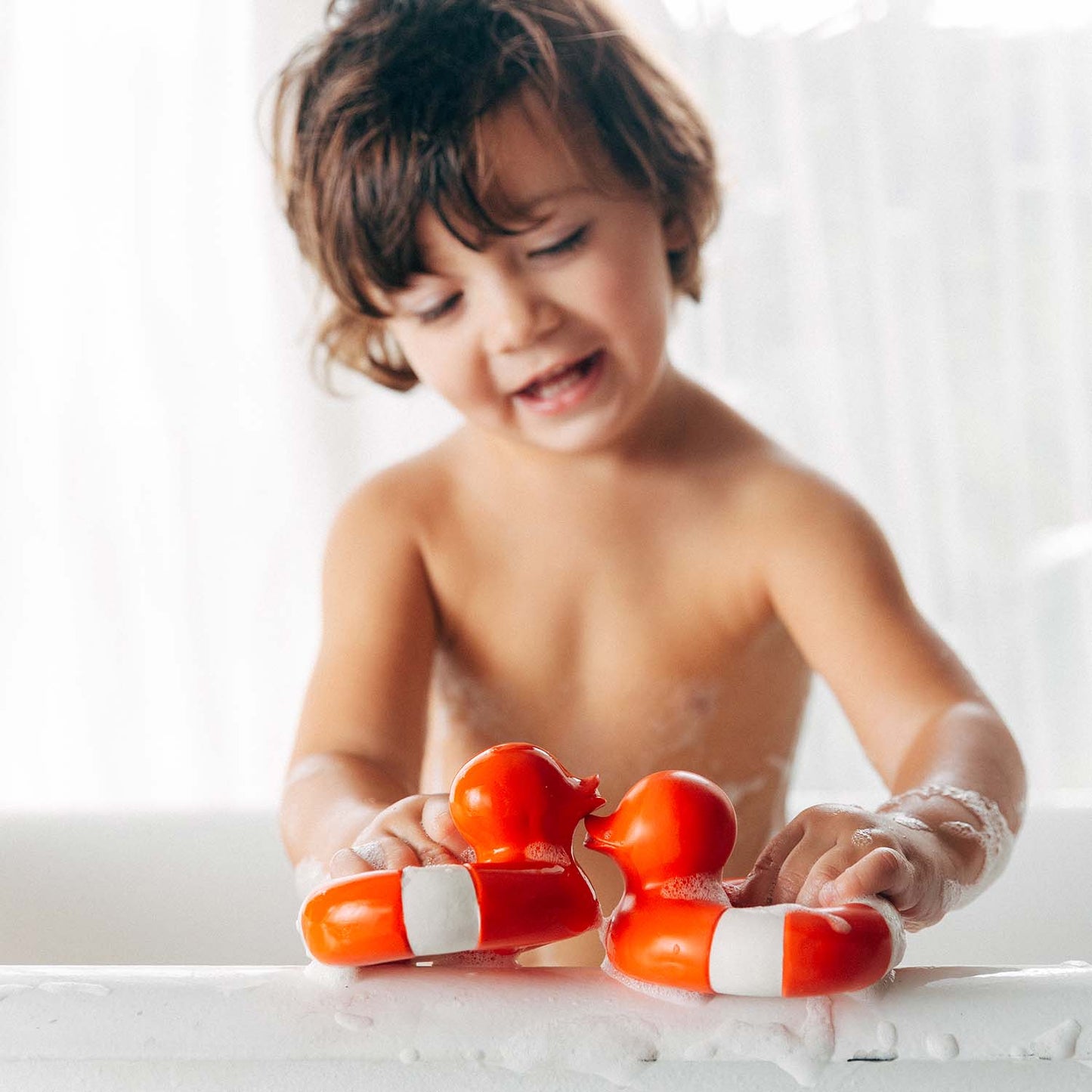 Oli & Carol - Flo the Floatie Red Bath Toy